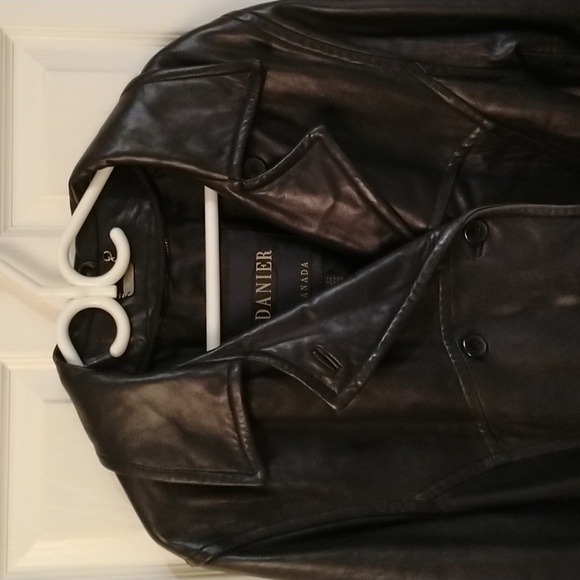 Danier button front belted black leather jacket ladies US size 6 - Picture 2 of 15